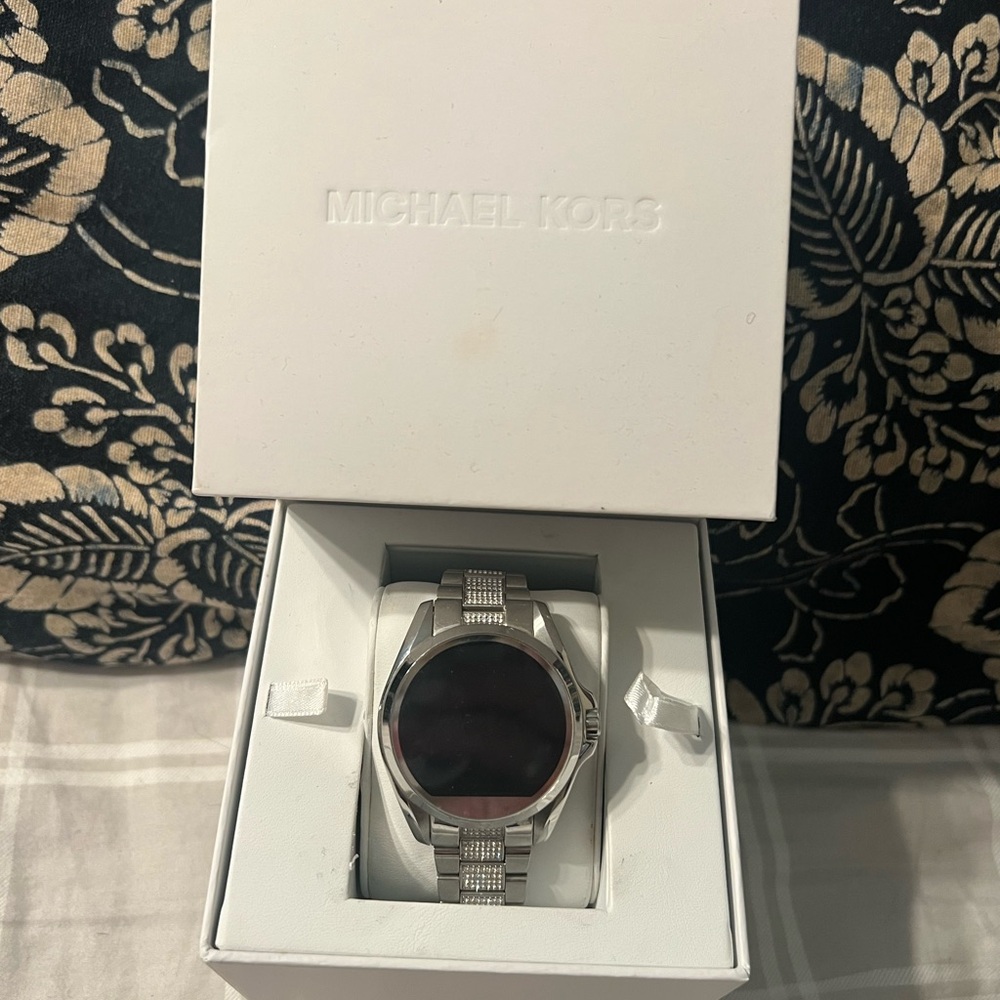 Michael Kors Access Smartwatch – Silver Tone – Includes Box, Charger & Manuals - Picture 4 of 11
